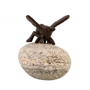 Méhecske öntöttvas dekoráció kövön