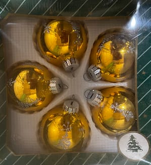 Karácsonyfadísz arany fényes 5 db-os 6 cm-es ezüst fenyő mintás