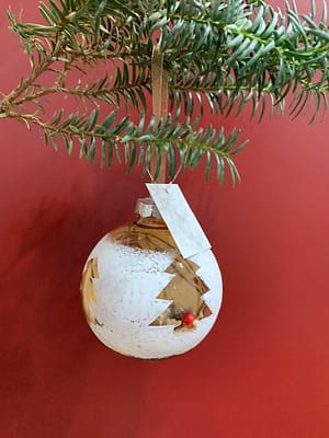 Üveggolyó hópehely töltettel arany