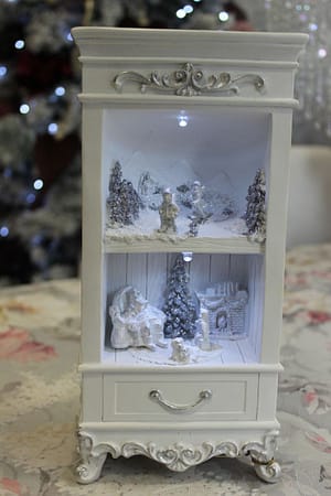 Fehér világító Edekor szekrény (E)