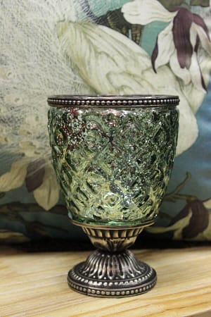 Üveg zöld rusztikus gyertyatartó, talpazaton 16 cm (E)