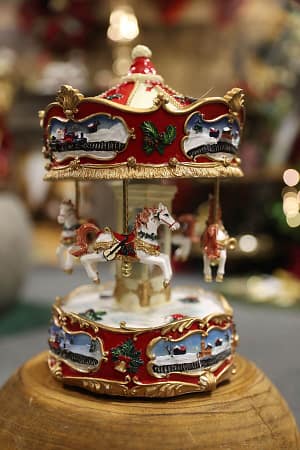 Pirosas-arany karácsonyi forgó körhinta 26cm