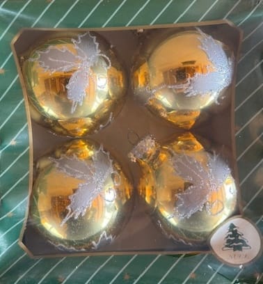 Karácsonyfadísz arany 4 db-os szett, 8 cm-es magyal levél mintás