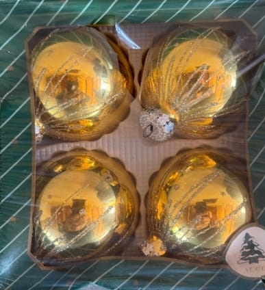 Karácsonyfadísz arany 4 db-os szett, 8 cm-es viasz csorgás mintás.