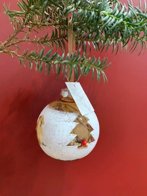 Üveggolyó hópehely töltettel arany