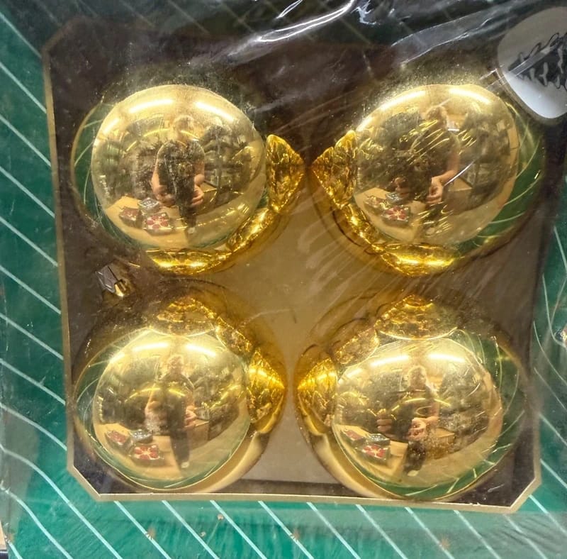 Karácsonyfadísz arany fényes 4 db-os szett 8 cm-es gömbök
